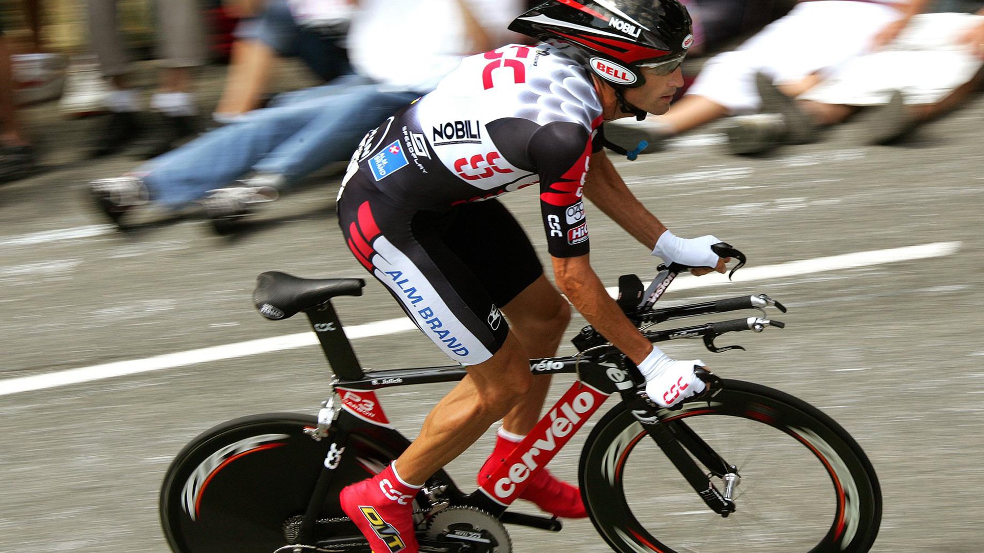 多个关键位置竞争激烈板凳深度成为争冠的重要保障